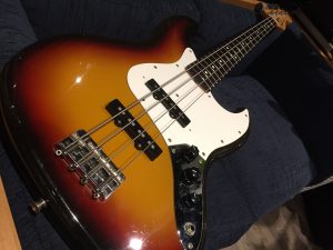 商品入荷情報！！　　Fender Japan JB40 ジャズベース　初心者セットプレゼント！！